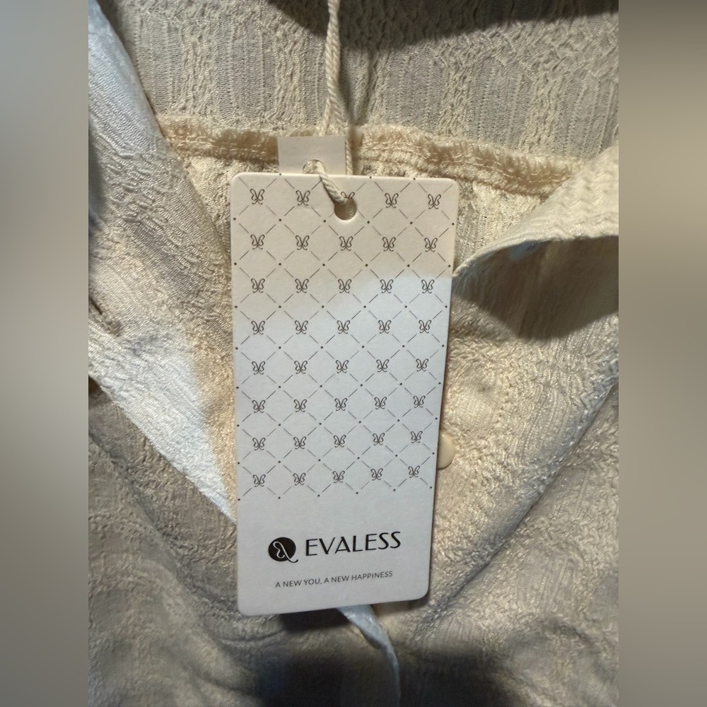 Evaless Button Down Short Sleeve Top Size Medium Beige Elegant Women's NWT - Picture 4 of 9